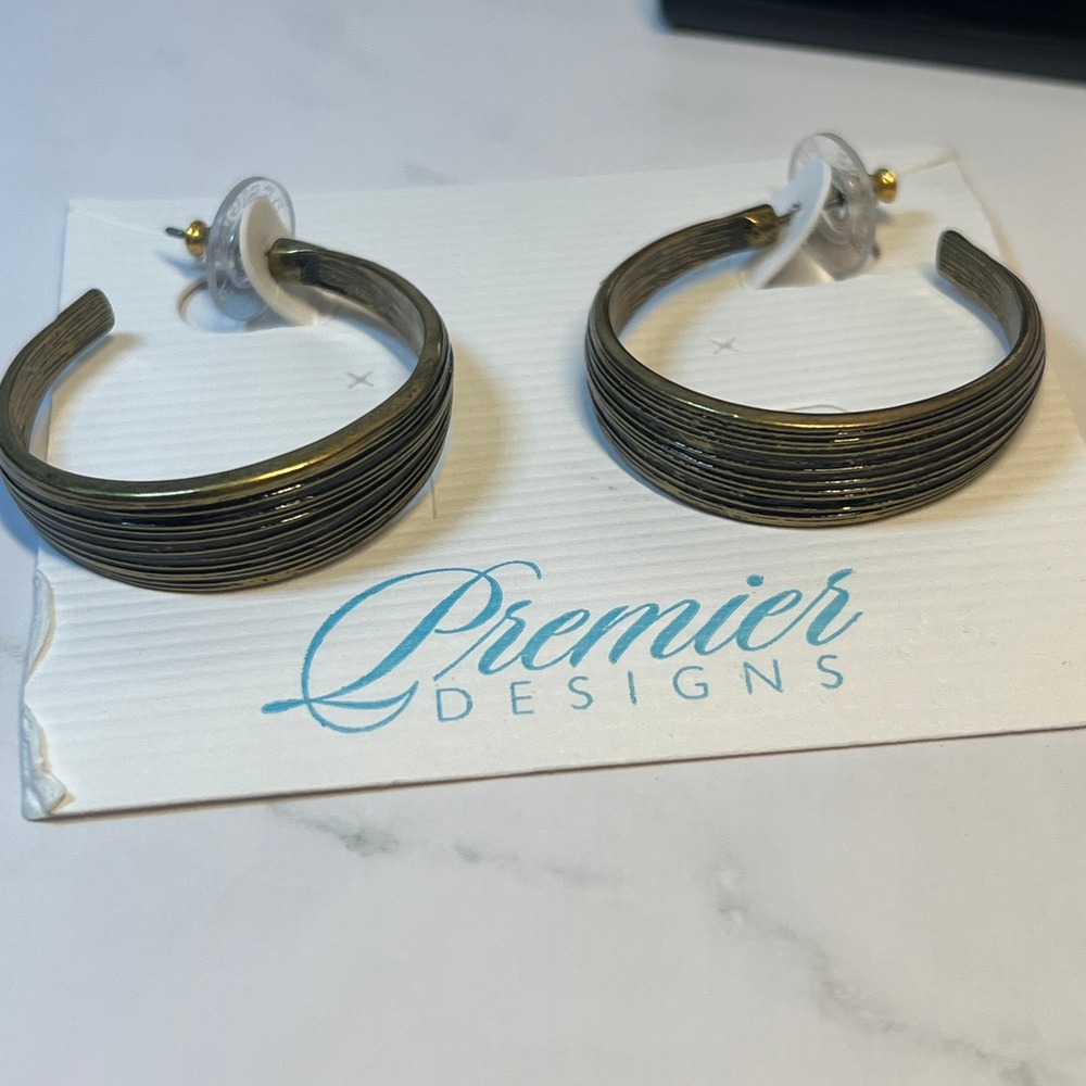 Premier Designs Antique Brass Ribbed Hoop Earrings Boho Dark Academia Chic